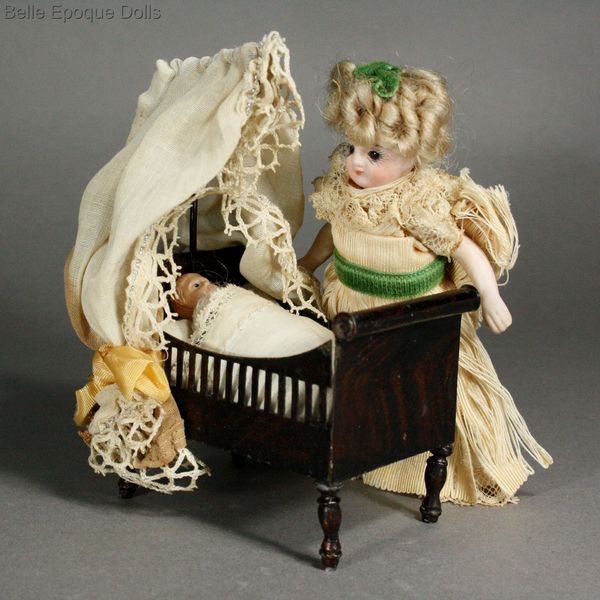 Antique dolls house furniture canopy baby bed , Puppenstuben zubehor Schlafzimmer  Kinderbett