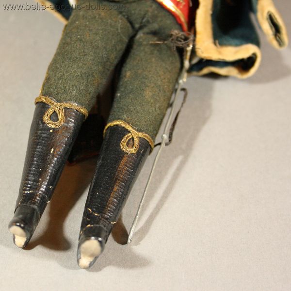 Biskuit porzellan Puppenstubenpuppe soldat husar uniform , Antique dolls house officer doll hussard 